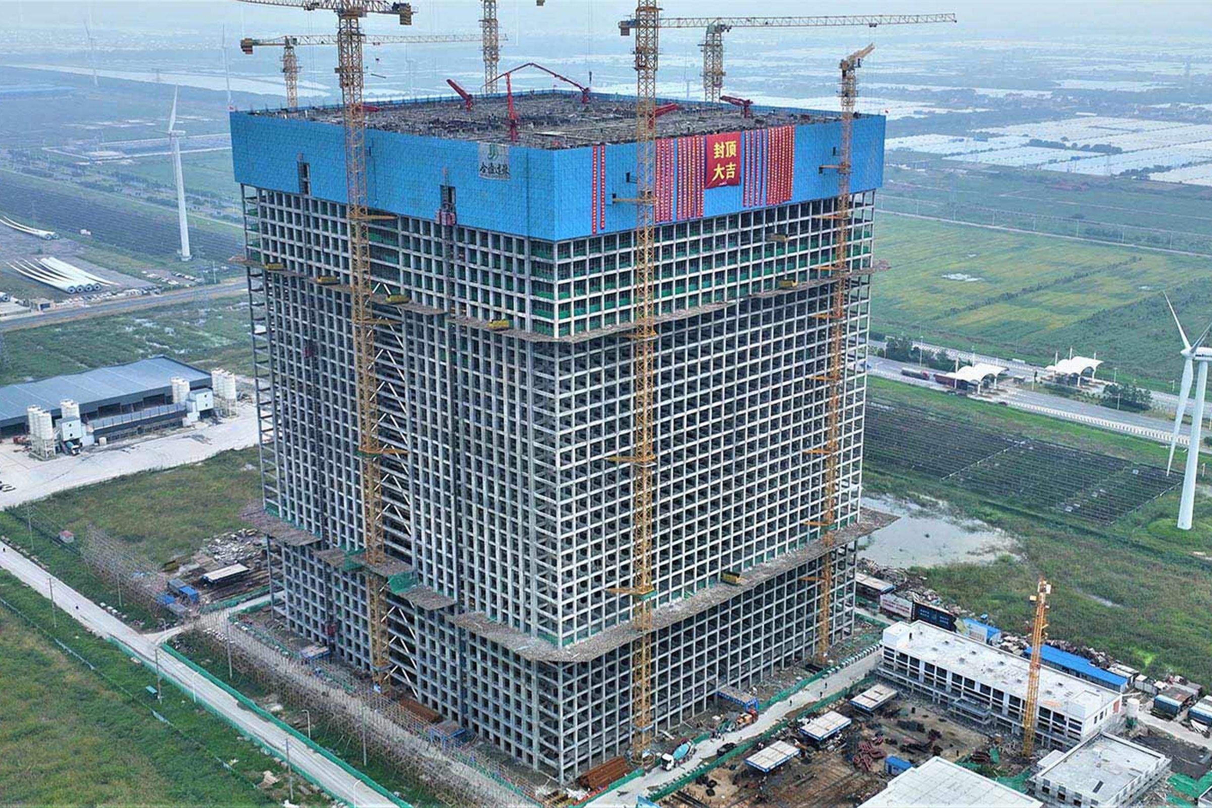 Rudong EVx gravity energy storage building, aerial view