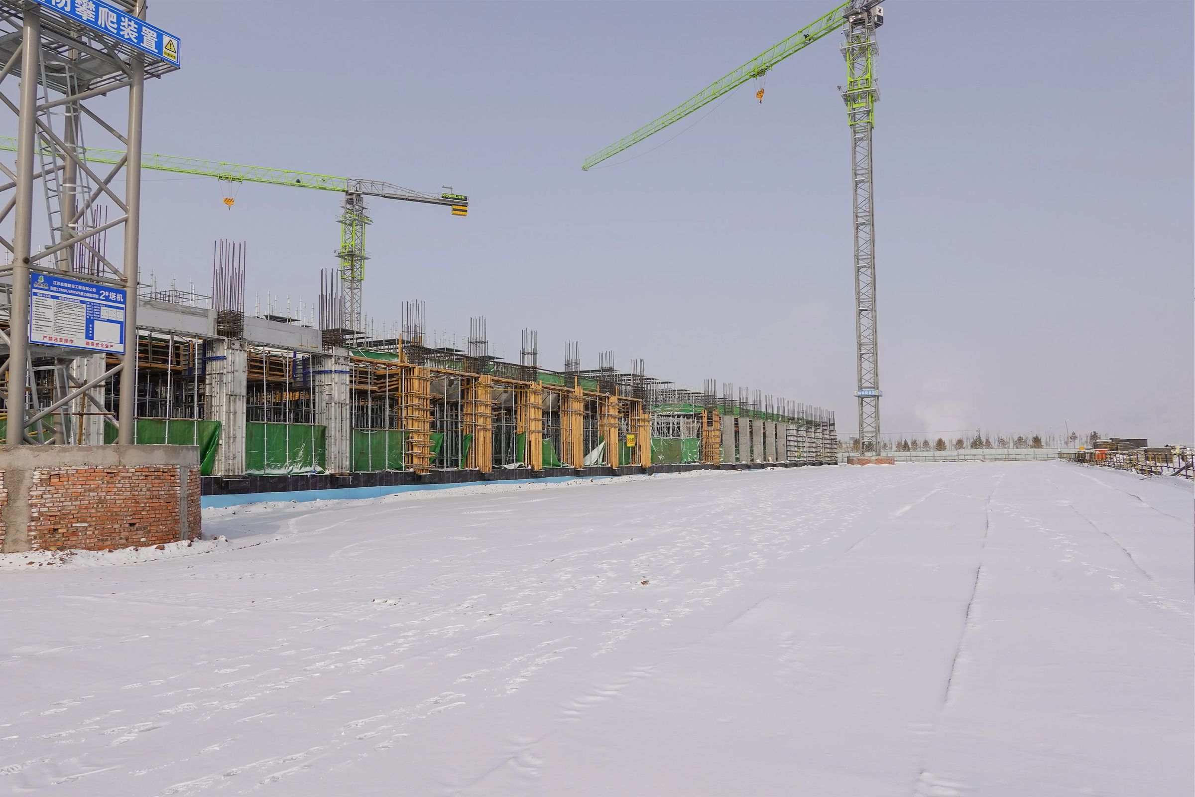 Locally sourced construction at the Zhangye site